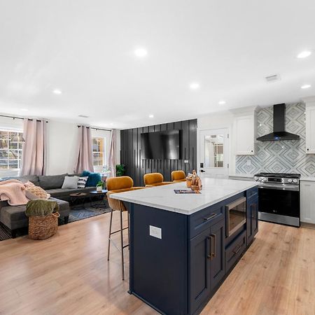 Outdoor Projector, Arcade, Fire Pit, 2 Car Garage, 2 Living Rooms Snellville Luaran gambar