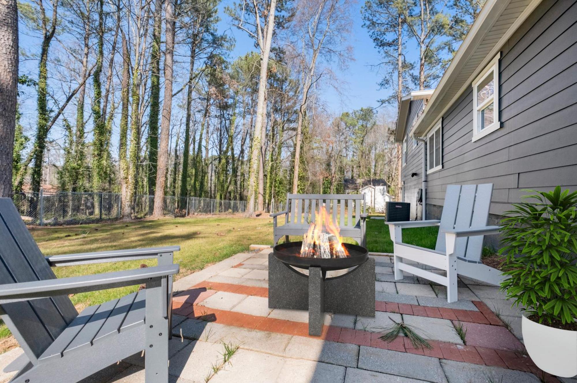 Outdoor Projector, Arcade, Fire Pit, 2 Car Garage, 2 Living Rooms Snellville Luaran gambar